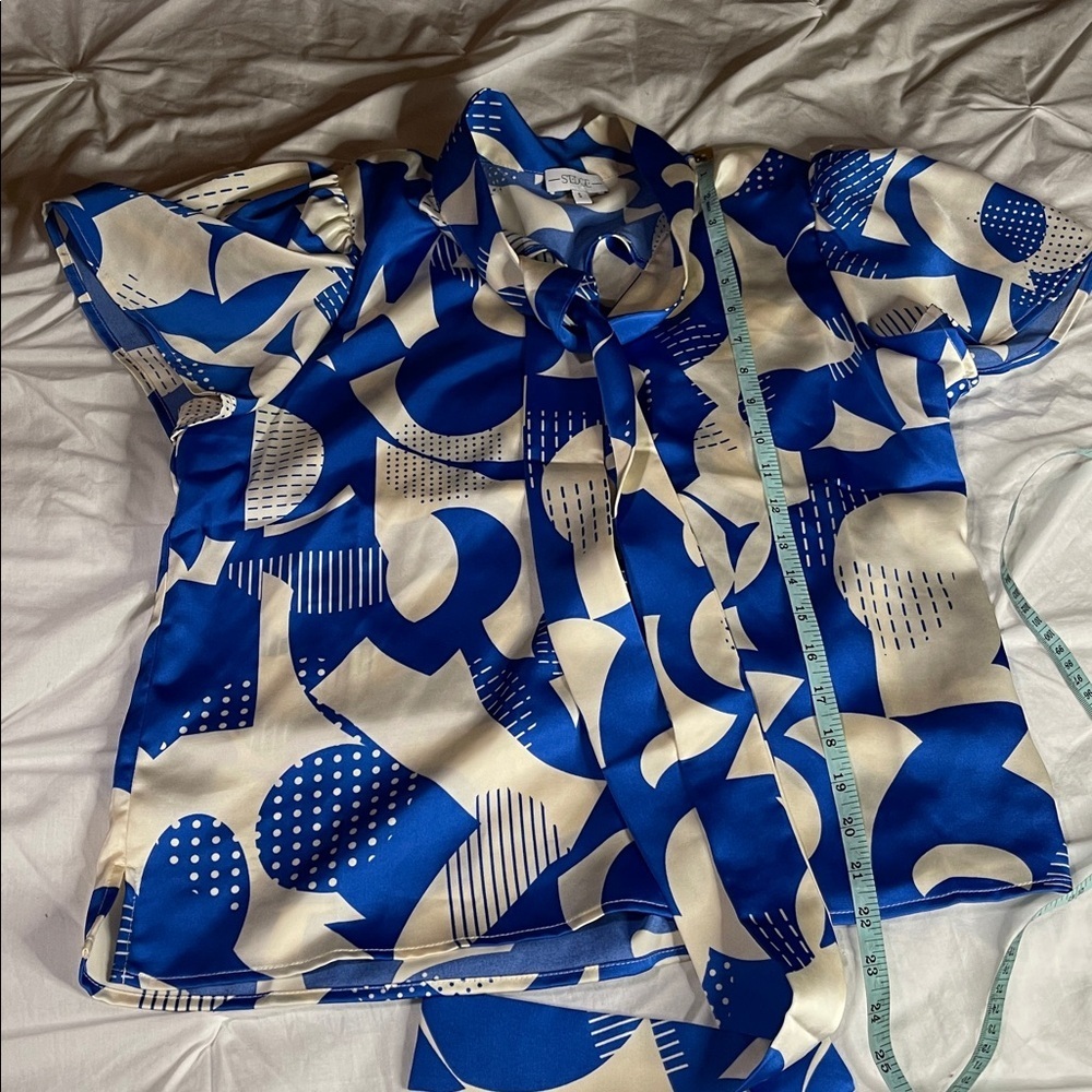 L S'EDGE NWT Arden Blue and White Short Sleeve Tie Neck Blouse - Picture 10 of 10